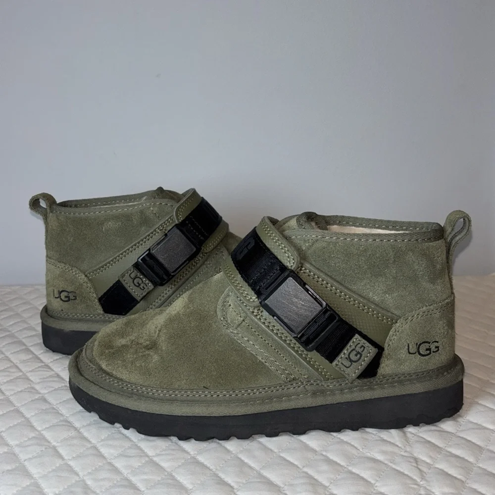 UGG ALL GENDER NEUMEL SNAPBACK MOSS GREEN SUEDE SHOE MEN US 6 / EU 39 / UK 5